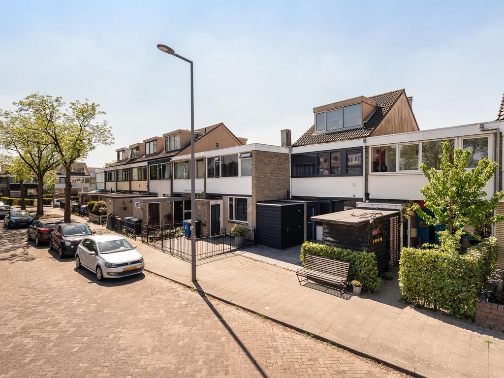 Madroelstraat 18, Pernis