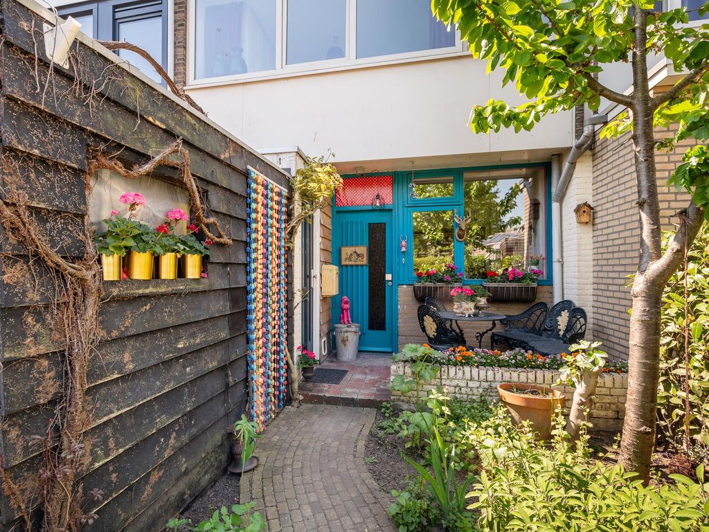 Madroelstraat 18, Pernis