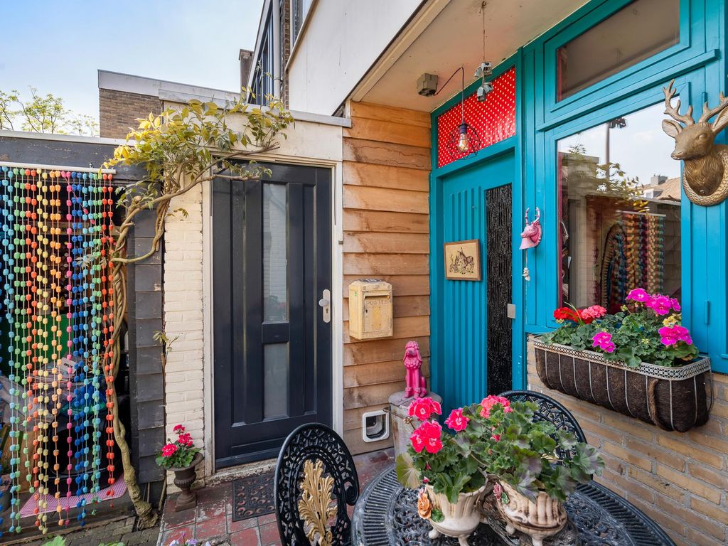 Madroelstraat 18, Pernis