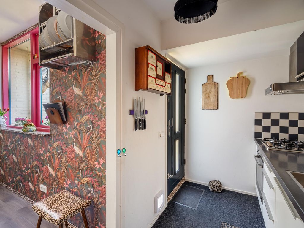 Madroelstraat 18, Pernis