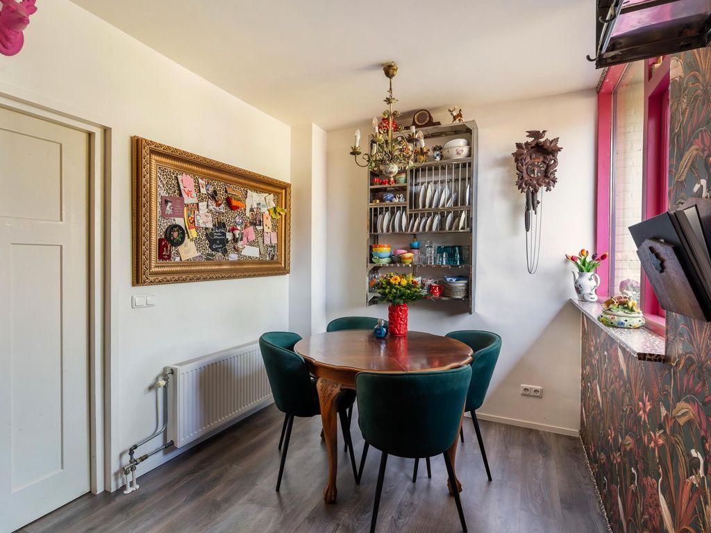 Madroelstraat 18, Pernis