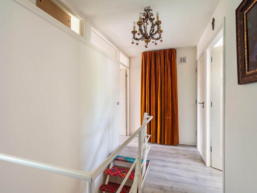 Madroelstraat 18, Pernis
