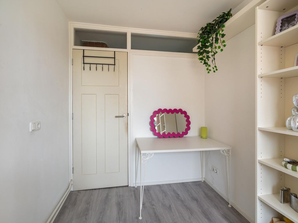 Madroelstraat 18, Pernis