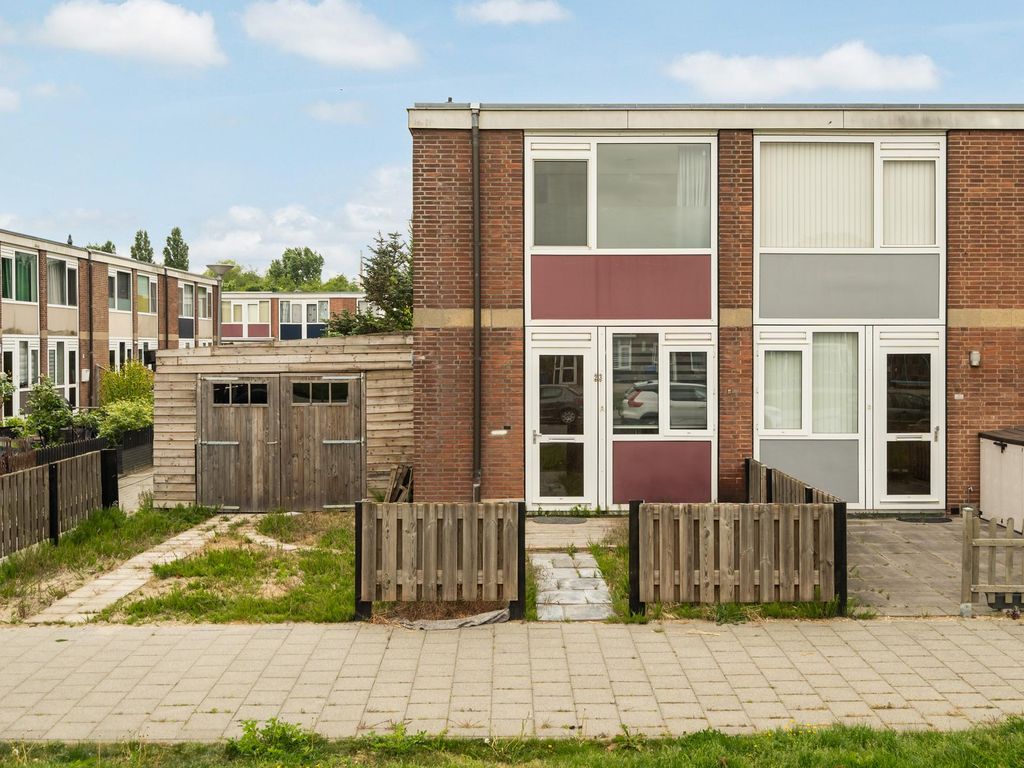 Troubadourlaan 23, Hoogvliet