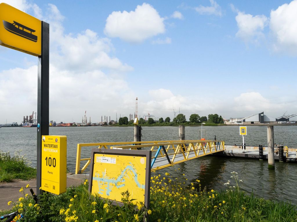 Uiterdijk 27, Pernis