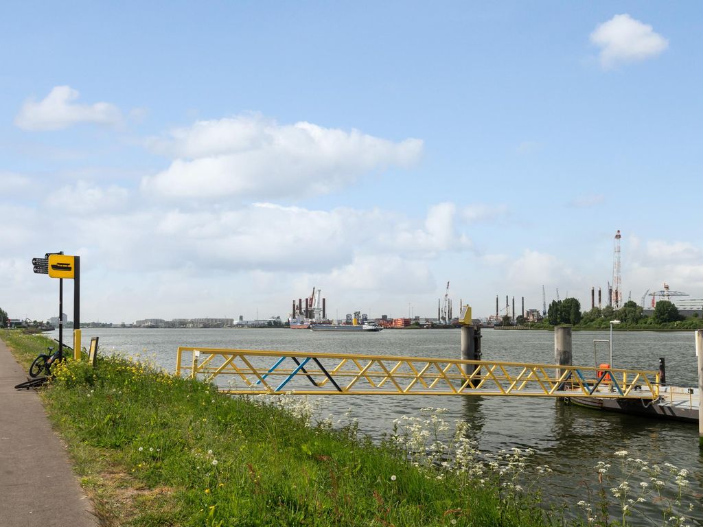 Uiterdijk 27, Pernis