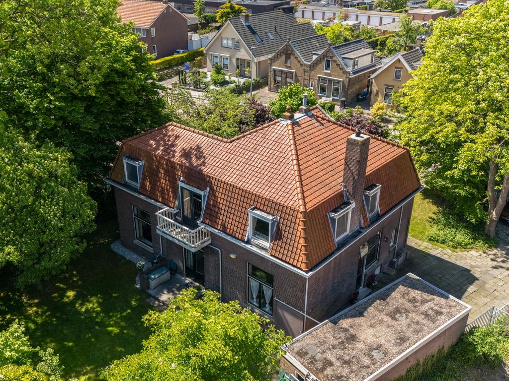 Burgemeester van Esstraat 58, Pernis