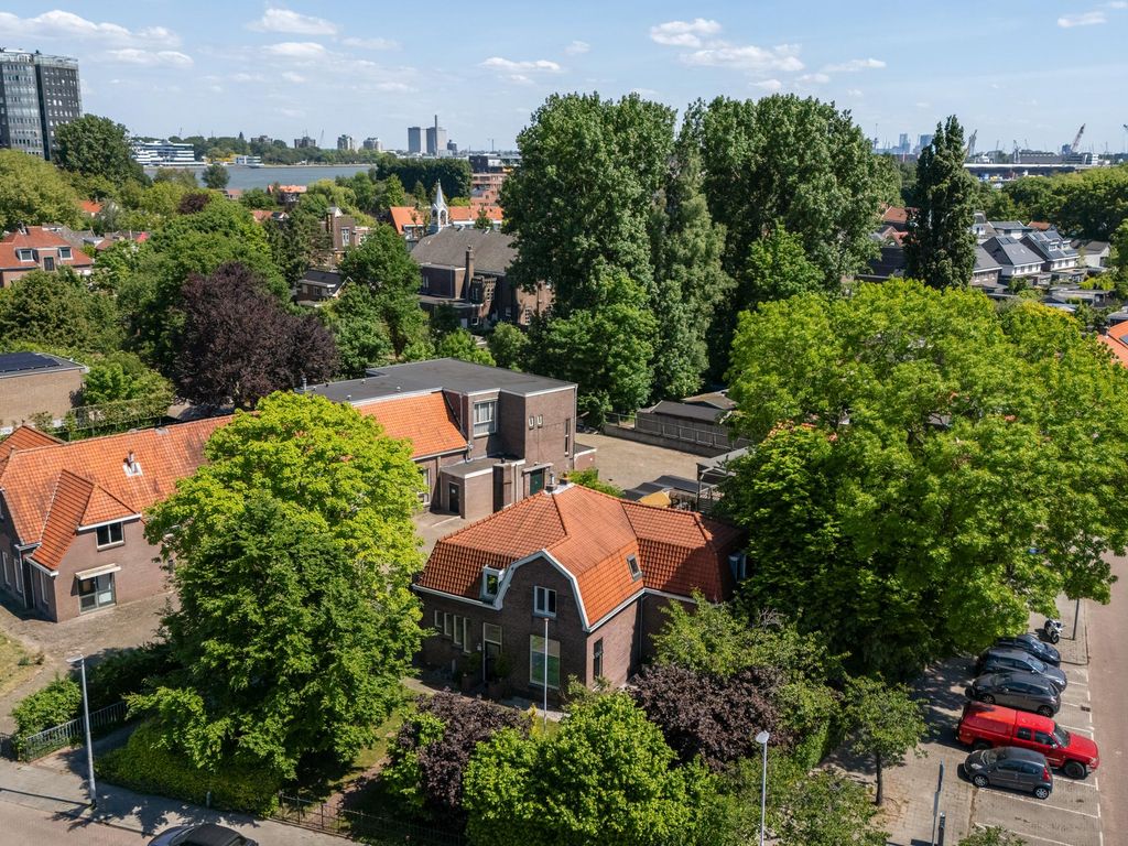 Burgemeester van Esstraat 58, Pernis