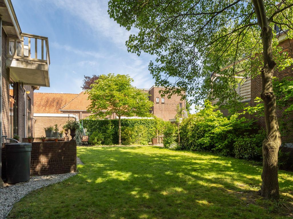 Burgemeester van Esstraat 58, Pernis