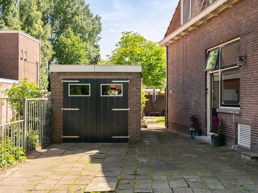 Burgemeester van Esstraat 58, Pernis