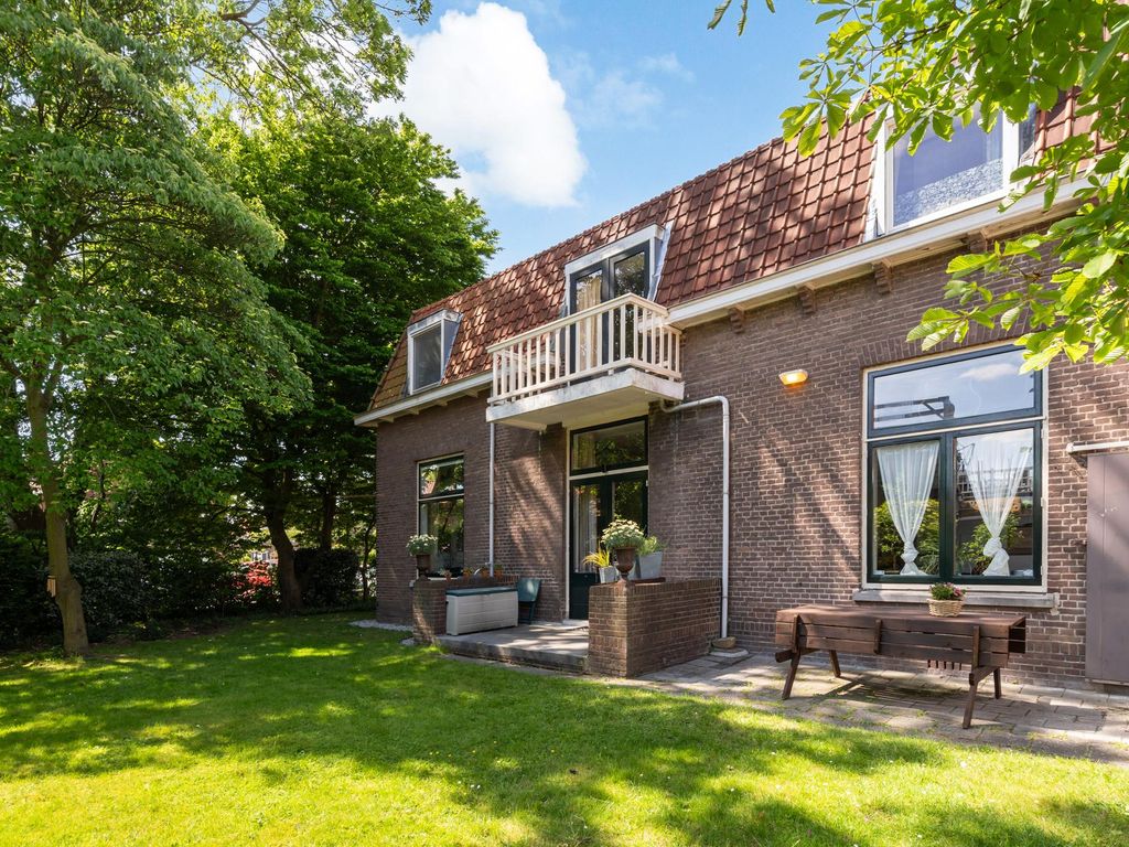 Burgemeester van Esstraat 58, Pernis