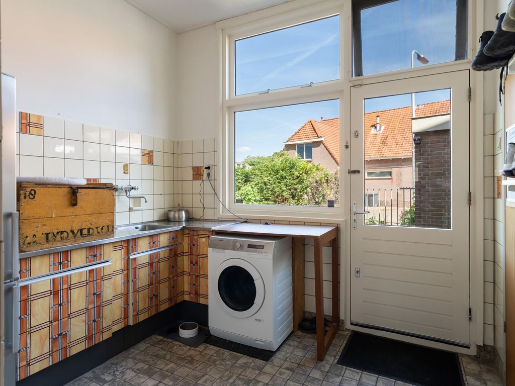 Burgemeester van Esstraat 58, Pernis