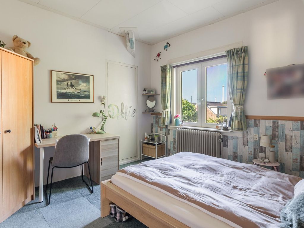 Burgemeester van Esstraat 58, Pernis