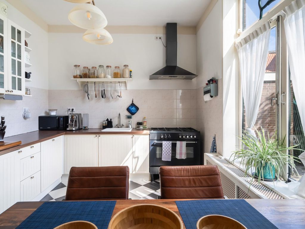 Burgemeester van Esstraat 58, Pernis