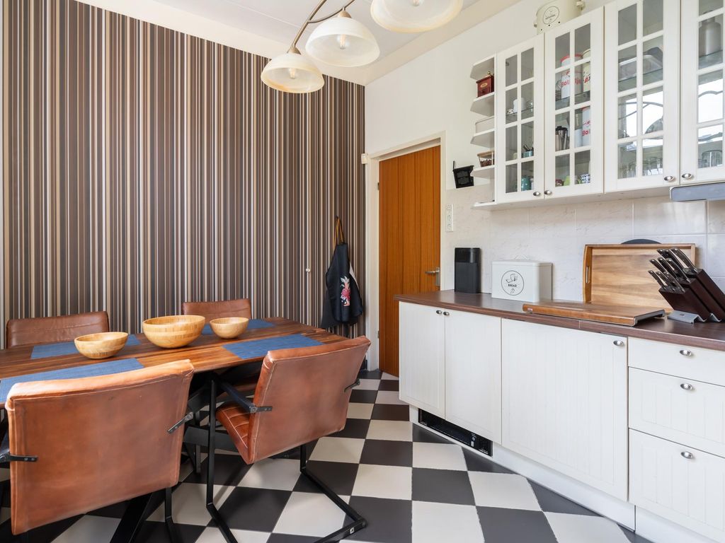 Burgemeester van Esstraat 58, Pernis