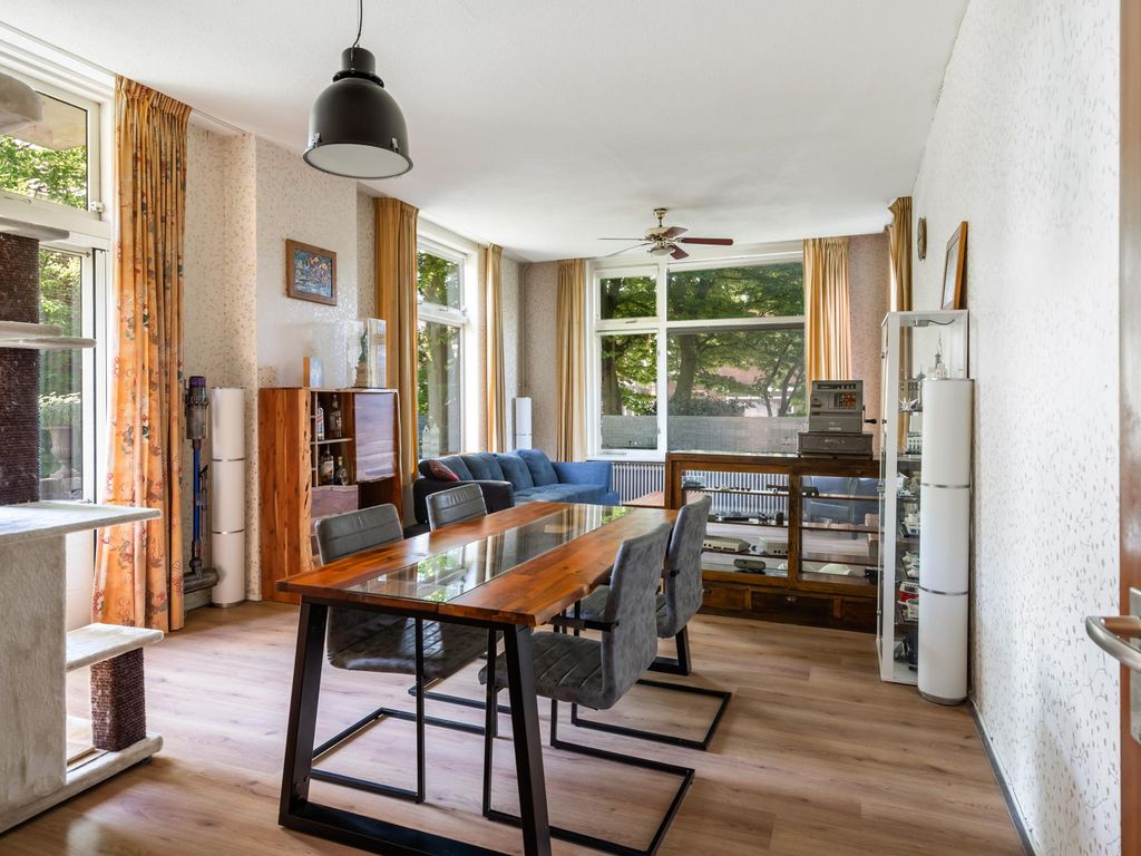 Burgemeester van Esstraat 58, Pernis