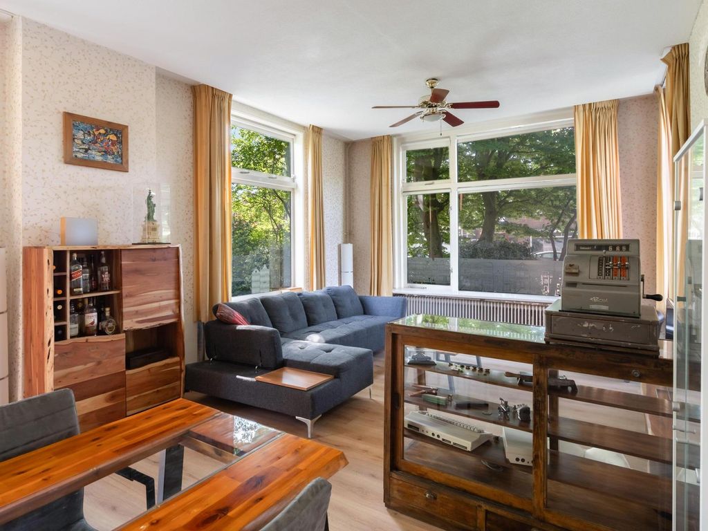 Burgemeester van Esstraat 58, Pernis
