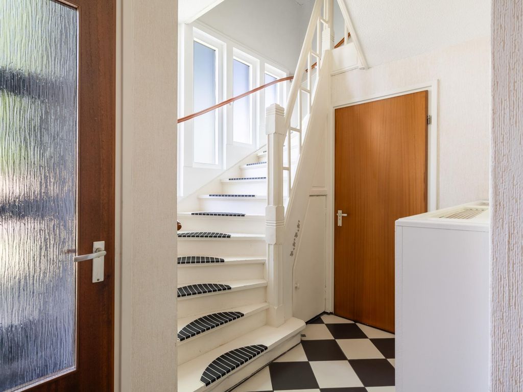 Burgemeester van Esstraat 58, Pernis