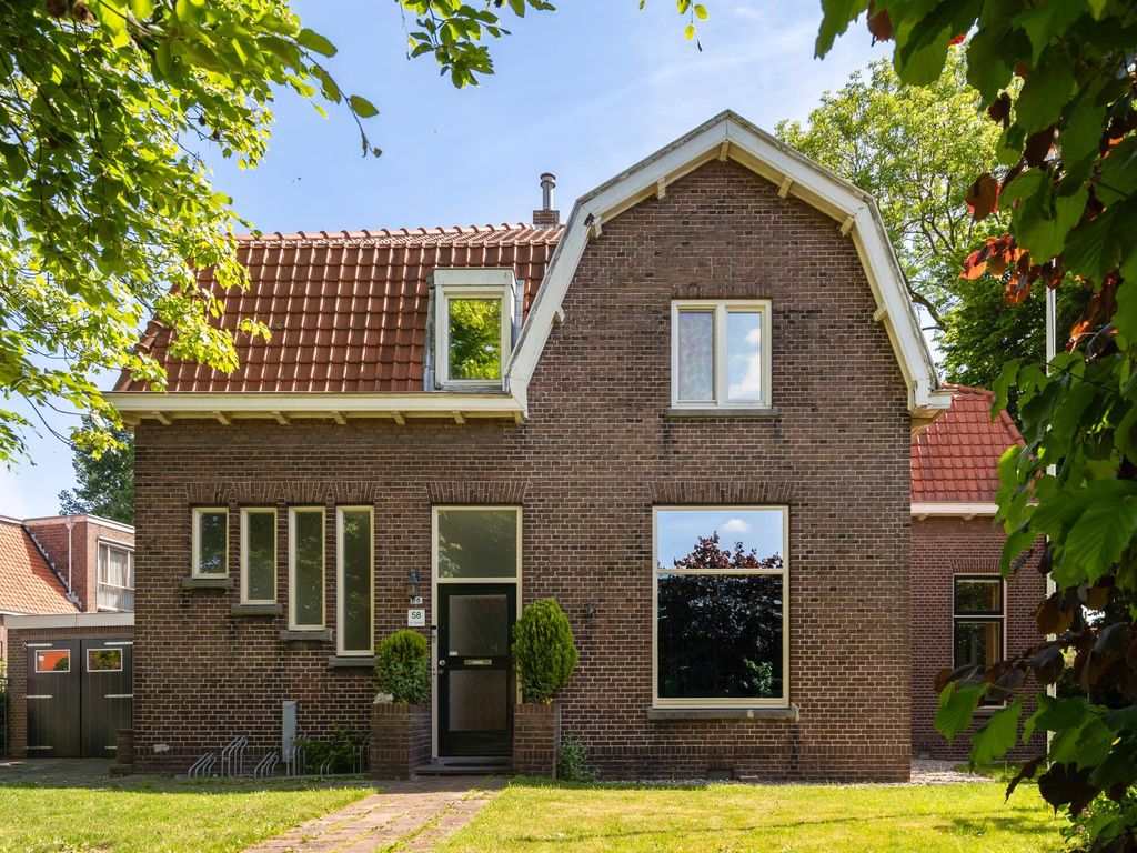 Burgemeester van Esstraat 58, Pernis