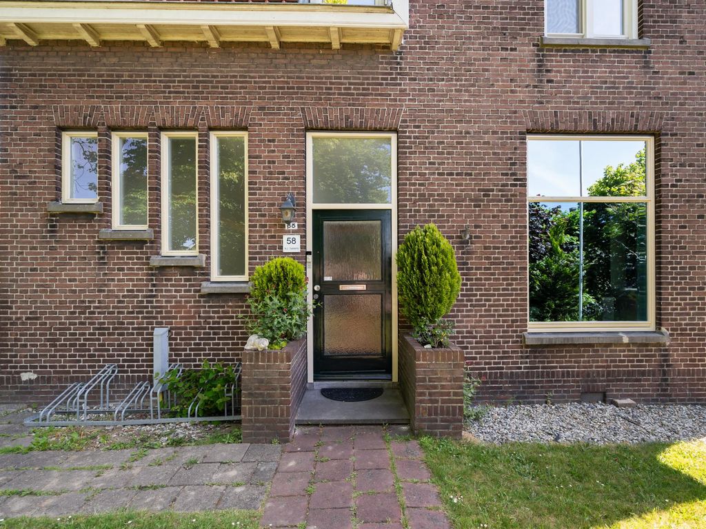 Burgemeester van Esstraat 58, Pernis