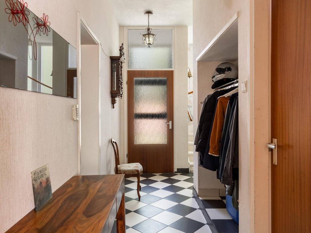 Burgemeester van Esstraat 58, Pernis