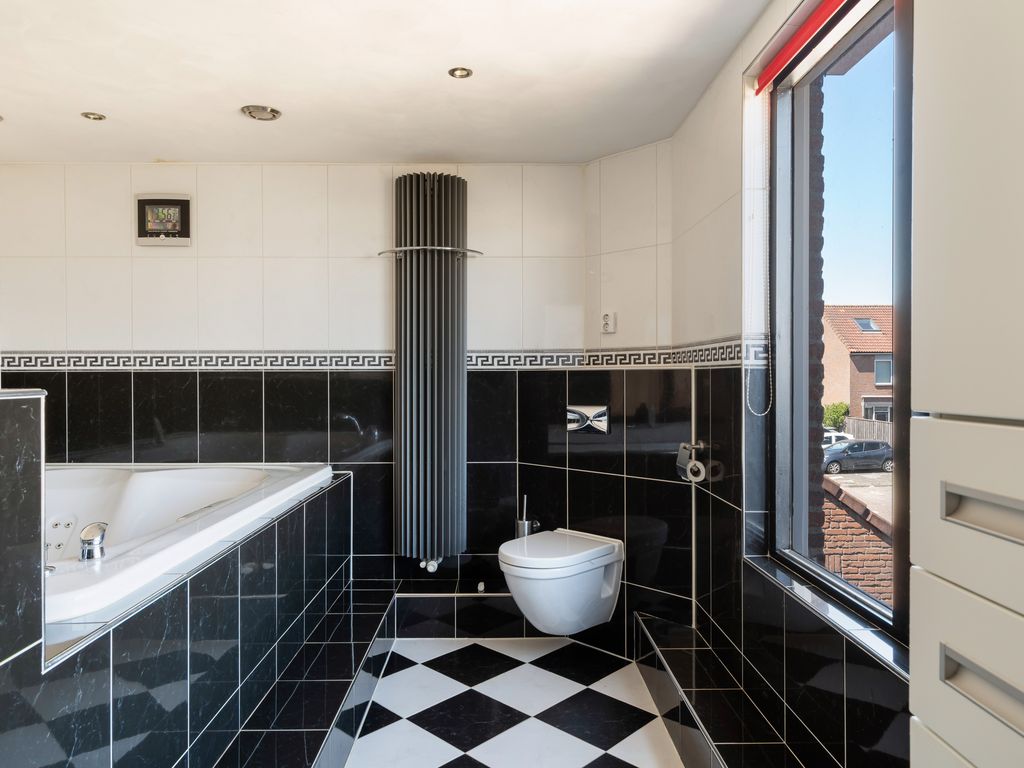 Parelgras 124, Spijkenisse