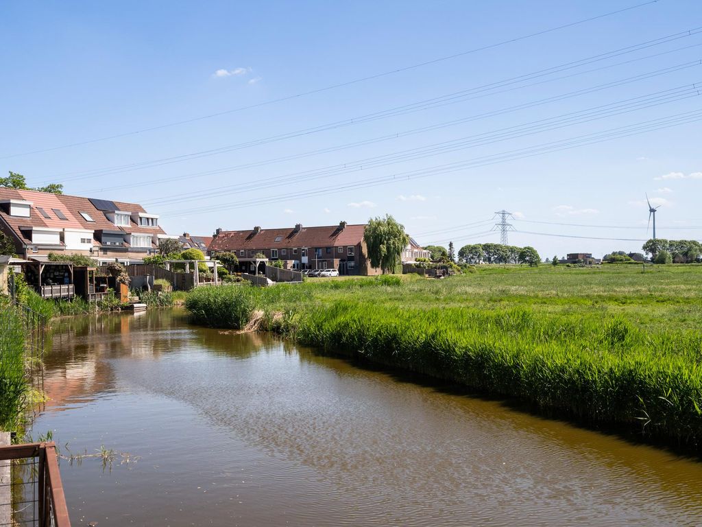 Parelgras 124, Spijkenisse