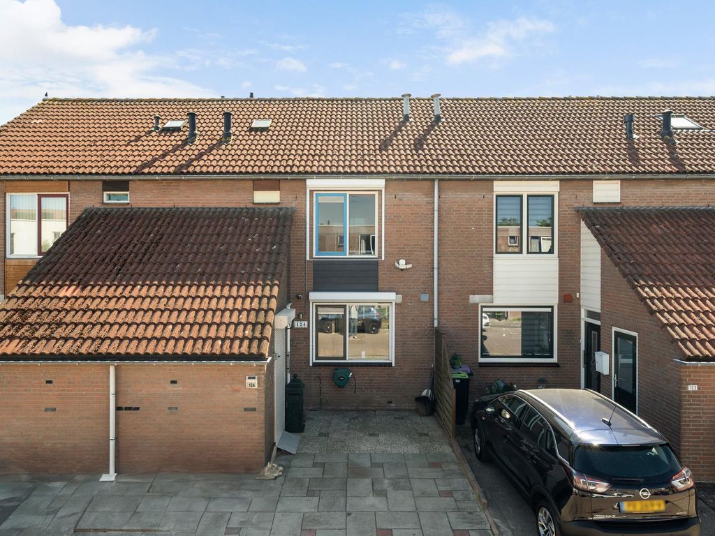 Parelgras 124, Spijkenisse
