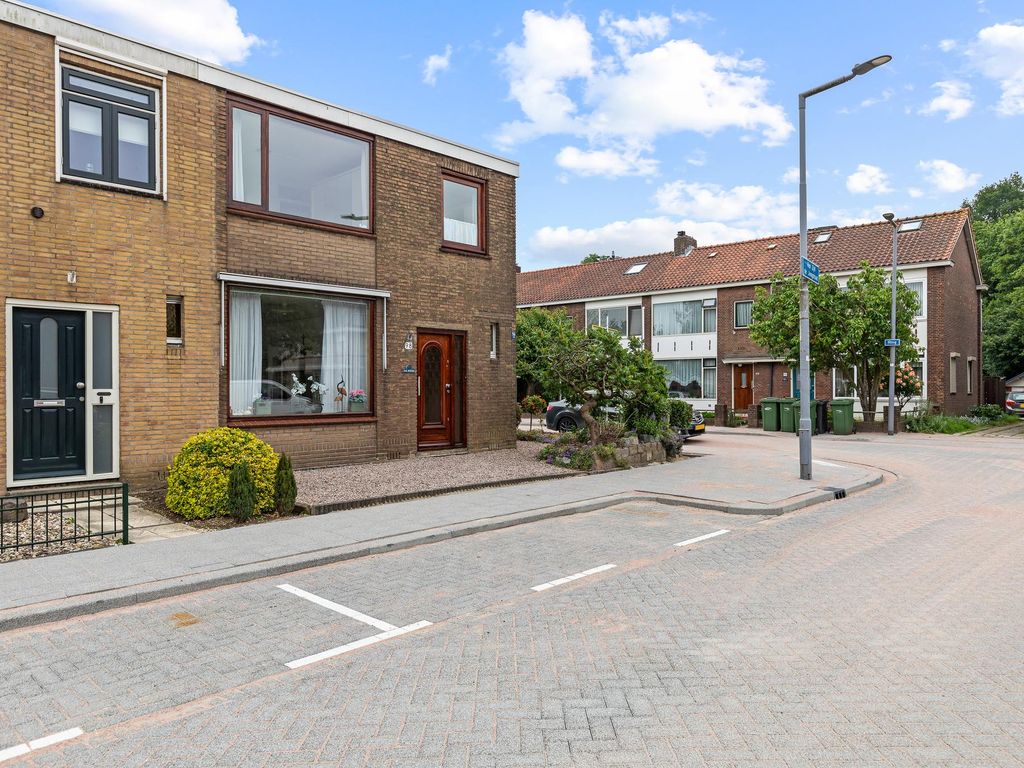Van Zyll de Jongstraat 98, Pernis