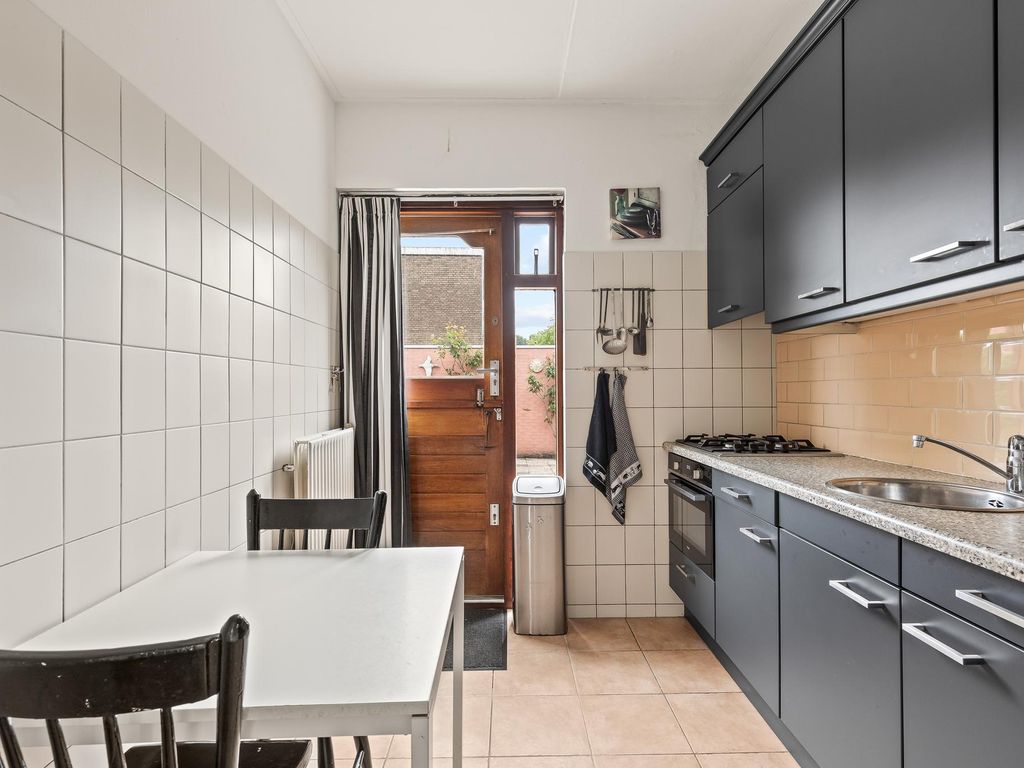 Van Zyll de Jongstraat 98, Pernis