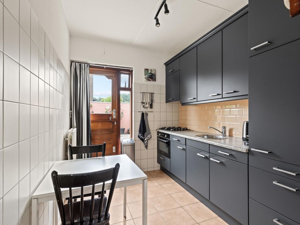 Van Zyll de Jongstraat 98, Pernis