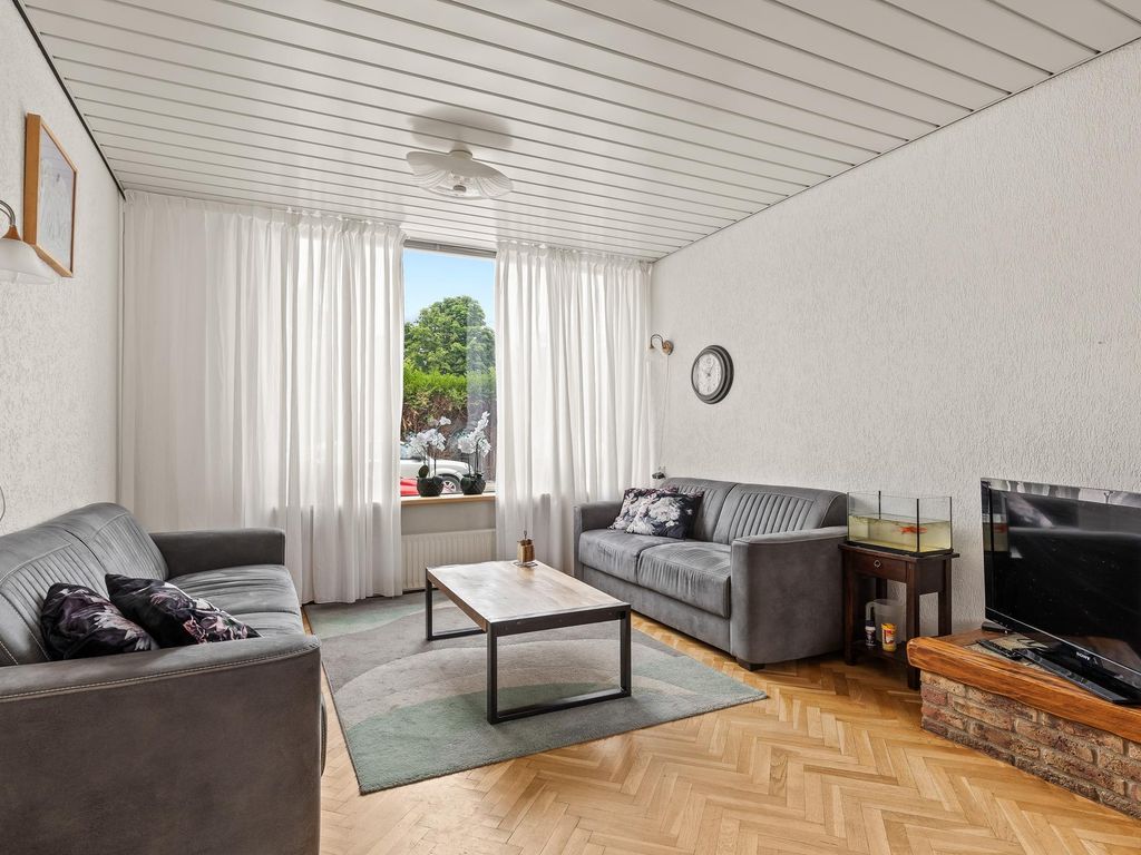 Van Zyll de Jongstraat 98, Pernis