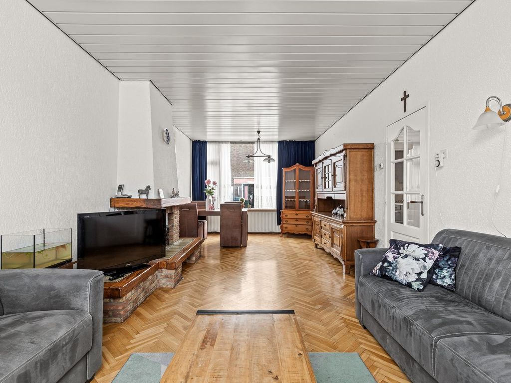 Van Zyll de Jongstraat 98, Pernis