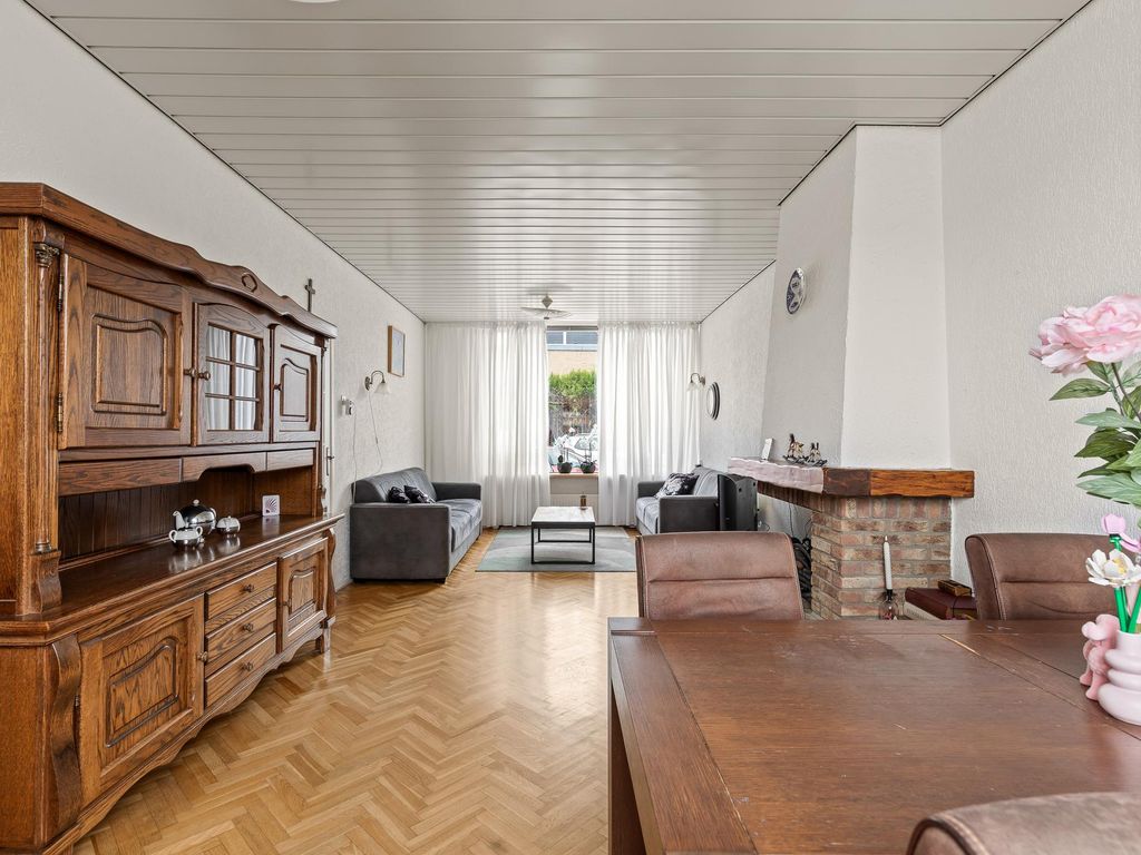 Van Zyll de Jongstraat 98, Pernis