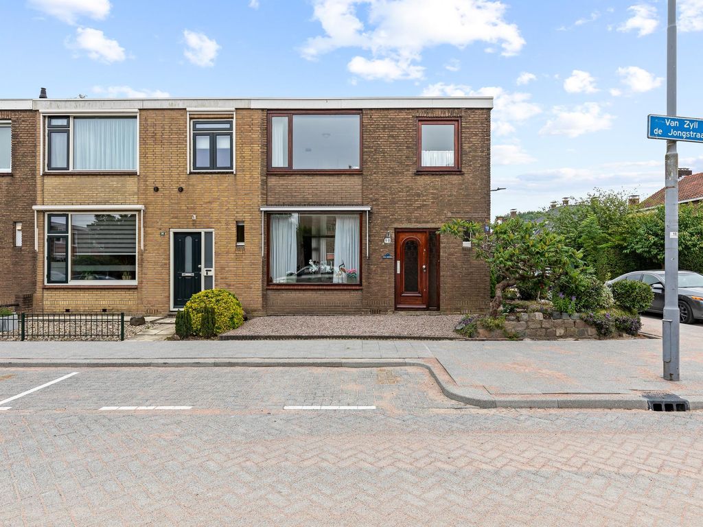 Van Zyll de Jongstraat 98, Pernis