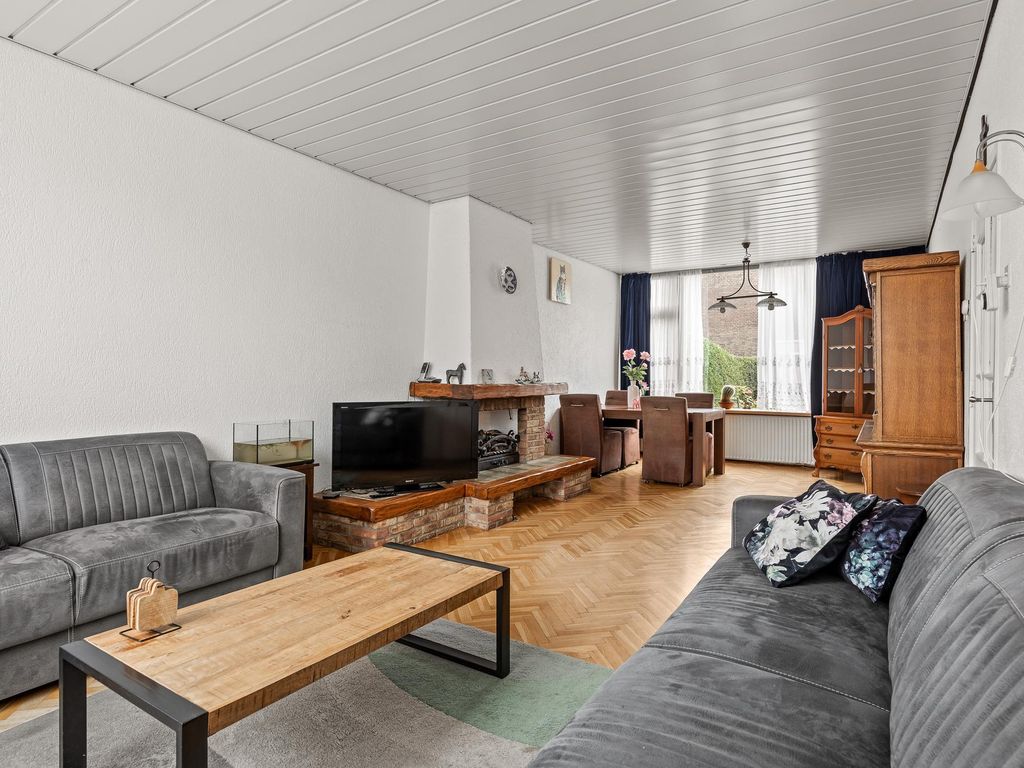 Van Zyll de Jongstraat 98, Pernis