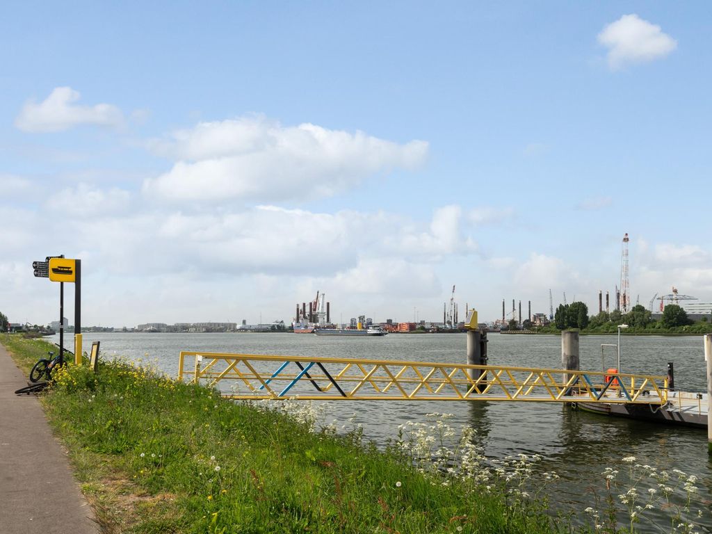 Nieuwedijk 13, Pernis
