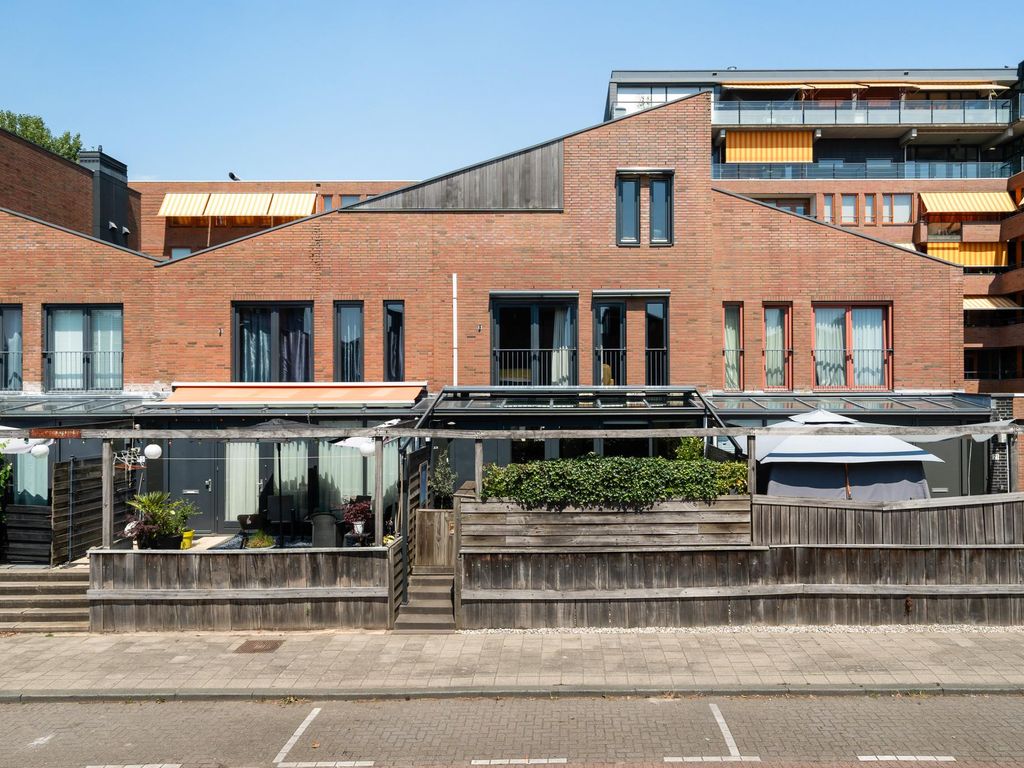 Zellingstraat 23, Pernis