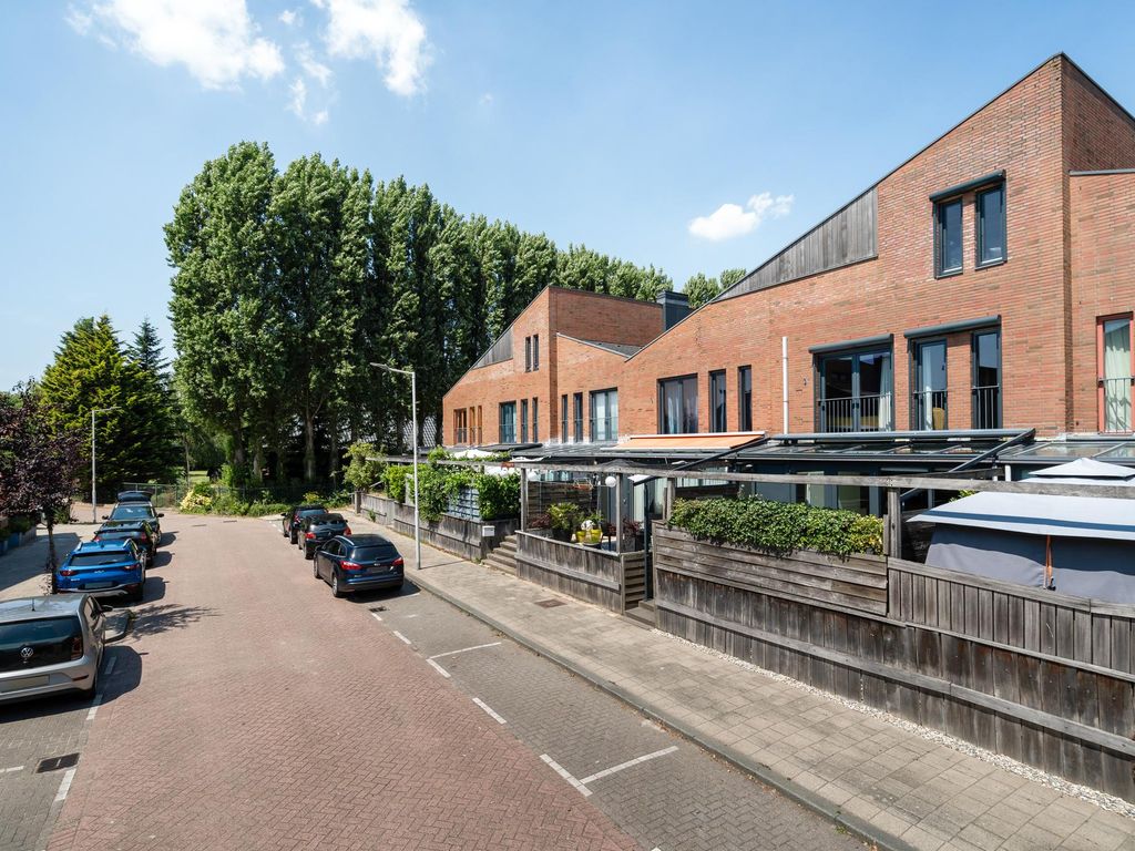 Zellingstraat 23, Pernis