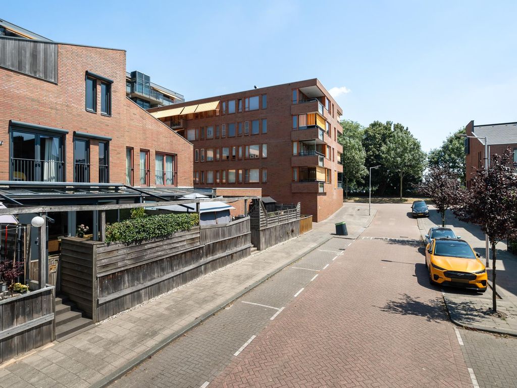 Zellingstraat 23, Pernis