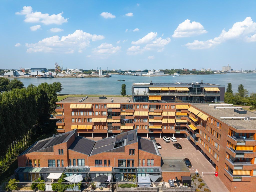 Zellingstraat 23, Pernis