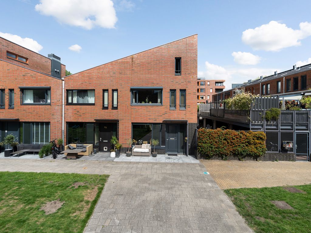 Zellingstraat 84, Pernis