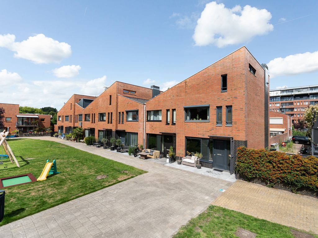 Zellingstraat 84, Pernis