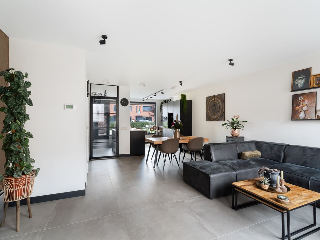 Zellingstraat 84, Pernis