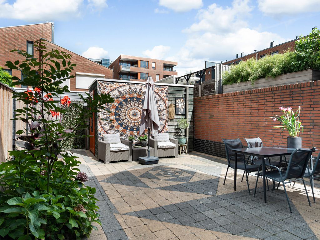 Zellingstraat 84, Pernis