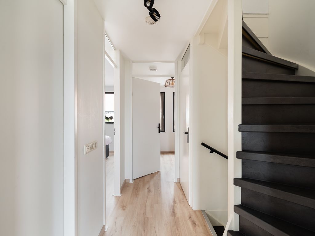 Zellingstraat 84, Pernis