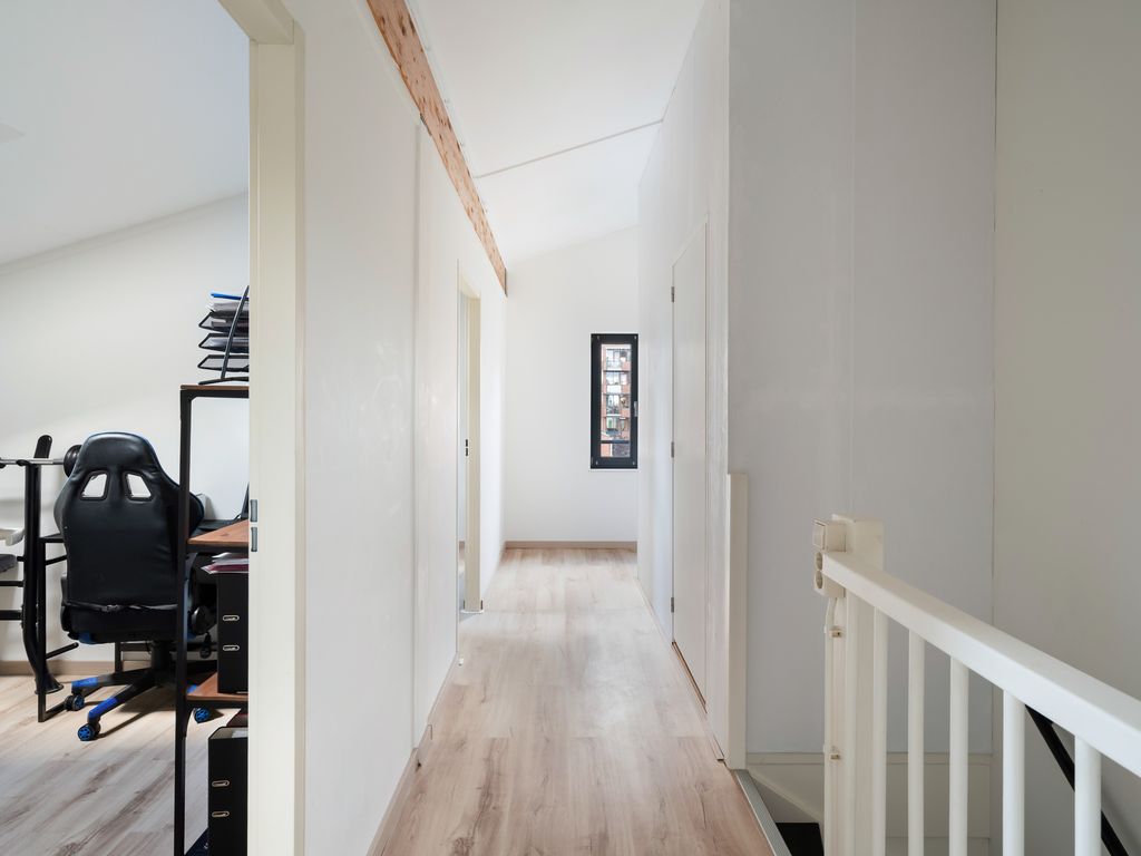 Zellingstraat 84, Pernis