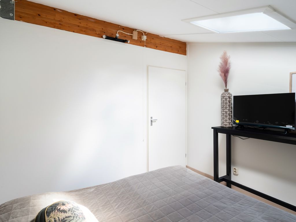 Zellingstraat 84, Pernis