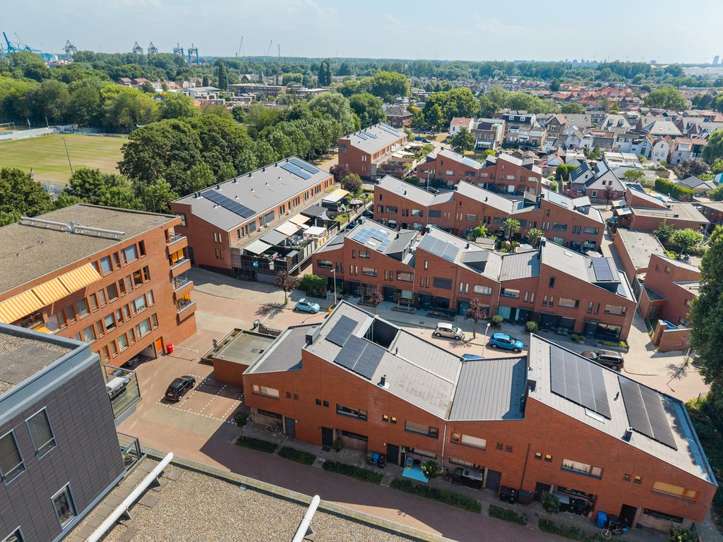Zellingstraat 84, Pernis