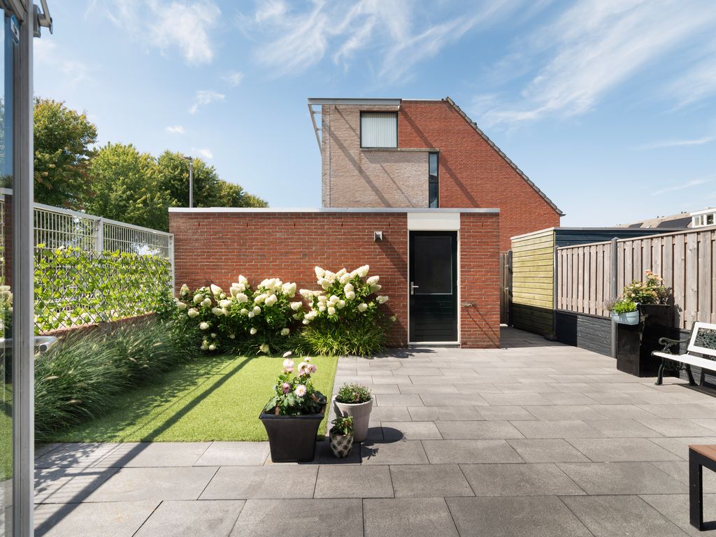 Nieuwe Wetering 54, Hoogvliet